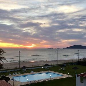 Duplex pé na areia Praia Brava